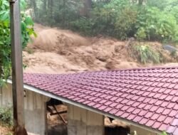 MCK di Desa Aek Baru Jae Porak Poranda Akibat Terjangan Banjir Bandang