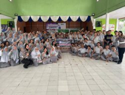 Melalui Program Police Goes To School, Kasat Lantas Polres Pelalawan Gelar Bulan Tertip Helem 2023 di SMAN 1 Pangkalan Kerinci