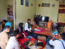 Bupati Pelalawan H. Zukri SE Didampingi Istri Sambangi Wanita Disabilitas Korban Perkosaan yang Telah Melahirkan