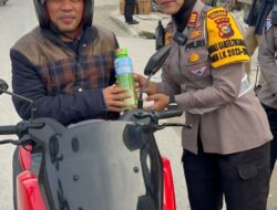 Satlantas Polres Pelalawan Apresiasi Pengendara Tertib Berlalulintas dengan Reward Helm dan Hadiah Menarik