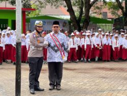 Kasat Lantas Polres Pelalawan Menjadi Pembina Upacara Dalam Peringatan Hari Guru 2023 di SDN 007 Pangkalan Kerinci
