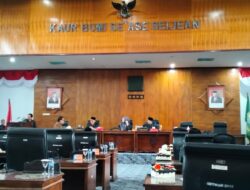 Paripurna DPRD, Bupati Kaur H.Lismidianto,SH,MH Sampaikan Nota Keuangan