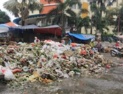Masyarakat Keluhkan Aroma Bau Tak Sedap dari Tumpukan Sampah Di sekitaran SGC