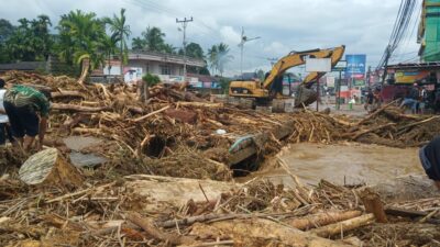 Kota Lubuk Sikaping Porak Poranda Dihantam Air Bah, Bupati Sabar AS Pimpin Penanganan Terpadu