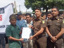 Tolak Kekerasan Terhadap Wartawan, Puluhan Wartawan Lakukan Aksi di Depan Kantor Kejari Palas