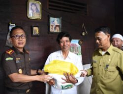 Kajari Padangsidimpuan dan Stakeholder Gelar Door to Door: Penyuluhan Hukum dan Bantuan bagi Masyarakat Miskin