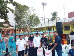 Bupati Pelalawan  H.Zukri Sosialisasikan Kebijakan LKD dan Salurkan Bantuan Pupuk Gratis