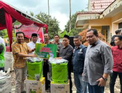 Bupati H. Zukri dan Anggota DPRD Pelalawan Turun Langsung Serahkan Bantuan Pupuk dan Alat Perkebunan, Sosialisasikan Kebijakan Penting untuk Kemajuan Desa
