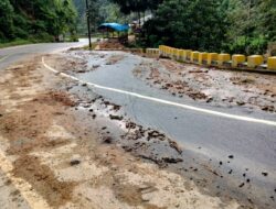 Warga Sekitar Bukit 12 Muara Sipongi Minta Dinas PU Bersihkan Jalan Berlumpur