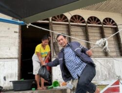 Notaris Ragil Ibnu Hajar Sumbangkan Seratus Paket Sembako untuk Korban Banjir di Pangkalan Kerinci