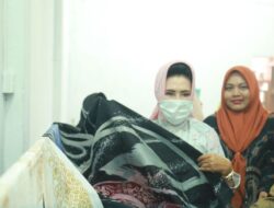 Mulai Produksi Batik Rohul melalui Dekranasda: Hj. Peni Optimis Bisa Bersaing