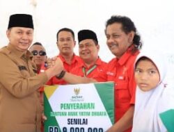 Moment HPN 2024 di Rohul Wakil Bupati Rokan Hulu (Rohul) H. Indragunawan Mengacungkan Jempol Kepada Insan Pers