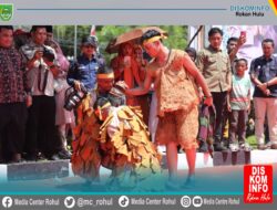 Lukah Gilo Tampil Memukau di Acara Pelepasan Pawai Taaruf MTQ Provinsi Riau di Kota Dumai