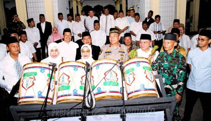 Plt Bupati Labuhanbatu Lepas Pawai Takbiran.