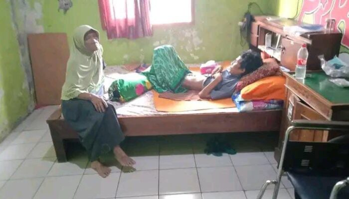 Miris !!! Ari Warga Kabupaten Bekasi Berjuang Melawan Kebutuhan, Membutuhkan Bantuan Dermawan