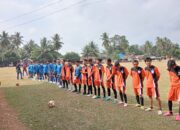 Tendangan Bola Pertama Camat Luas Tandai Pembukaan Turnamen Sepak Bola Menyambut HUT RI ke-79 Tahun 2024