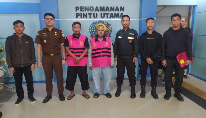 Jaksa Penyidik Laksanakan Penyerahan Tanggungjawab Dan Barang Bukti Tahap Dua, Terkait Dugaan Korupsi Kadis Perindagkop Kota Sidempuan