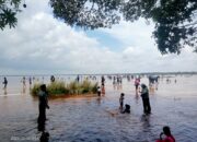 Pantai Ogis Teluk Meranti Salah Satu Destinasi Wisata Pelalawan, Balai wisata Ingatkan Bahaya Gelombang Bono