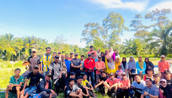 Goro Bersihkan TPU, Desa Manau Sembilan Libatkan Pihak Kecamatan
