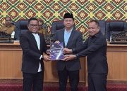 DPRD Pelalawan Gelar Paripurna Penyerahan KUA-PPAS 2026, Bupati Zukri Ungkap Penurunan Pendapatan Daerah