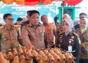 Sekda Kaur Hadiri Bazar Dan Pasar Murah Di Kejari Kaur