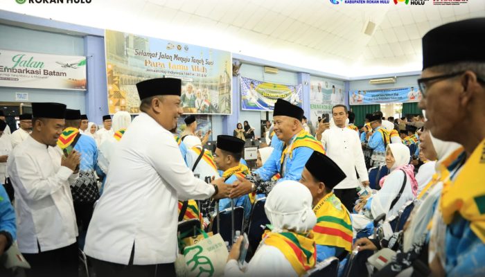 Bupati Anton Lepas 191 JCH Rohul ke Tanah Suci, Suasana Haru Iringi Keberangkatan dari Batam