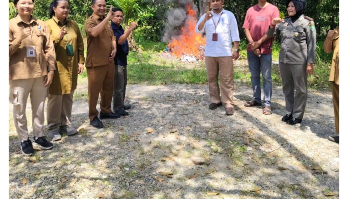 BPOM Pekanbaru Sita Ribuan Kosmetik Ilegal di Rokan Hulu, Lebih dari 40 Merek Dimusnahkan di Tempat