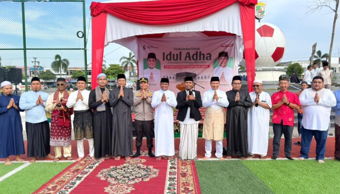 Sholat Idul Adha 1447 dilapangan Mini Soccer, Bupati Zukri : Idul Adha mengajarkan tentang gotong royong
