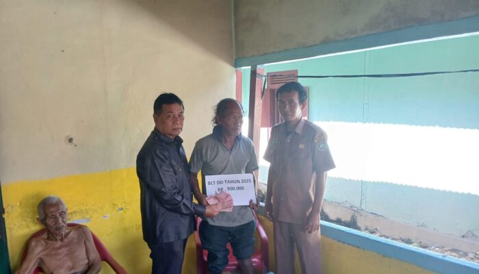 Pemdes Penandingan Salurkan BLT-DD Triwulan lll Tahun 2025 Kepada 3 KPM