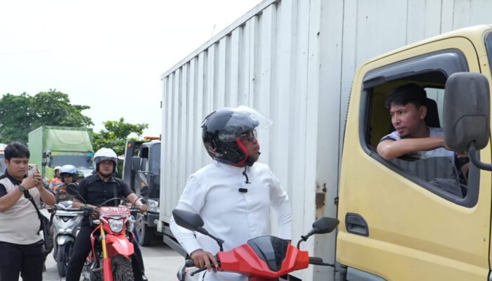 Bupati Pelalawan Tinjau Antrian di Jalan Lintas Timur Akibat Proyek Nasional, Pekerjaaan Dihentikan Sementara