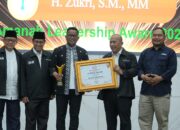 Mengabdi dengan Amanah, Bupati Zukri Raih Penghargaan Amanah Leadership dari JMSI Riau