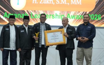 Mengabdi dengan Amanah, Bupati Zukri Raih Penghargaan Amanah Leadership dari JMSI Riau
