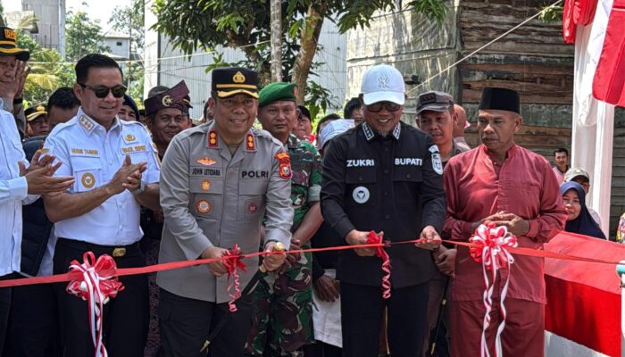 Bupati dan Wakil Bupati Pelalawan Hadiri Peresmian Jembatan Merah Putih Presisi di Desa Rangsang