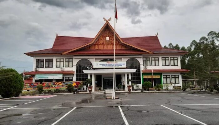 Kejari Rokan Hulu Tegaskan Izin Berobat Terdakwa Bukan Penghentian Proses Hukum