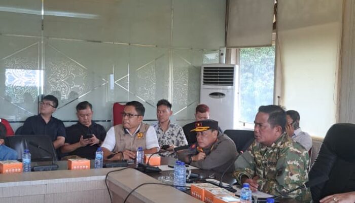 Bupati Zukri Pimpin Rapat Dukungan Penanganan Jalan Lintas Bono Ruas Sebekek–Segamai