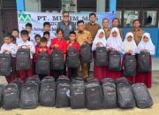 Dukung Pendidikan di Pelalawan, PT Musim Mas Salurkan 480 Paket Perlengkapan Sekolah Melalui Program GNOTA