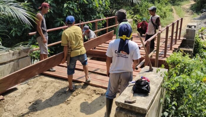 Pemdes Pelajaran 2 Bangun Jalan Usaha Tani Rabat Beton 115 Meter dan Perbaiki Jembatan: Permudah Akses Pertanian dan Tingkatkan Kesejahteraan Masyarakat