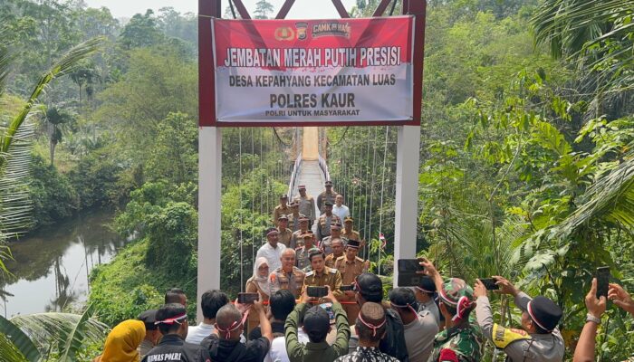 Gerak Cepat di Awal Kepemimpinan, 4 Hari Menjabat Kapolres Kaur Resmikan Jembatan Merah Putih Presisi