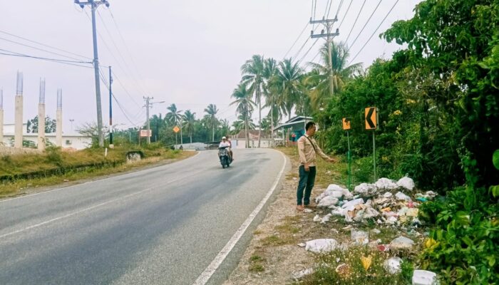 Wajah Kaur Ternoda: Sampah di Dekat RSUD Menjadi Sorotan Tajam Pemuda