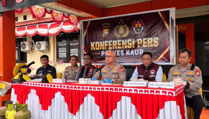 Press Release Polres Kaur Ungkap 5 Kasus Kriminal, Amankan 13 Paket Sabu dan Tindak 8 Kendaraan Knalpot Brong