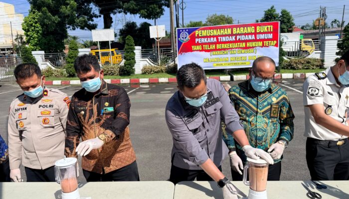 Kejari Binjai Musnahkan Barang Bukti dari 43 Perkara yang Telah Berkekuatan Hukum Tetap